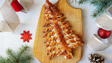 Rustico di natale al paté di olive