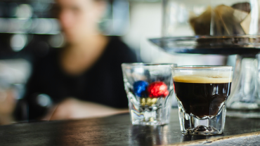 La scienza dietro il sapore del caffè: Esplorando le sfumature del gusto dalla pianta alla tazzina